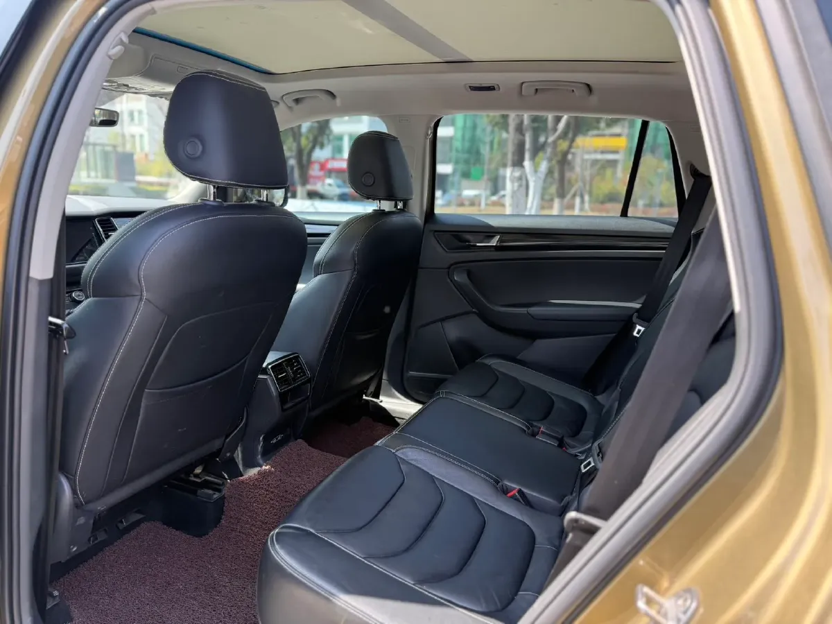 2017 Skoda Kodiak 1.8T 180HP L4 7DCT,autocango,china used car exporter,china ev exporter,chinese used car exporter,chinese used ev exporter