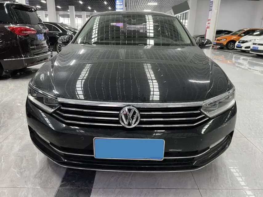 2019 Volkswagen Magotan 2.0T 186HP L4 7DCT,autocango,china used car exporter,china ev exporter,chinese used car exporter,chinese used ev exporter