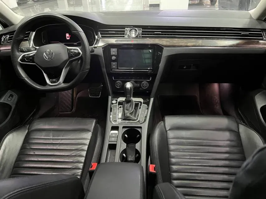 2019 Volkswagen Magotan 2.0T 186HP L4 7DCT,autocango,china used car exporter,china ev exporter,chinese used car exporter,chinese used ev exporter