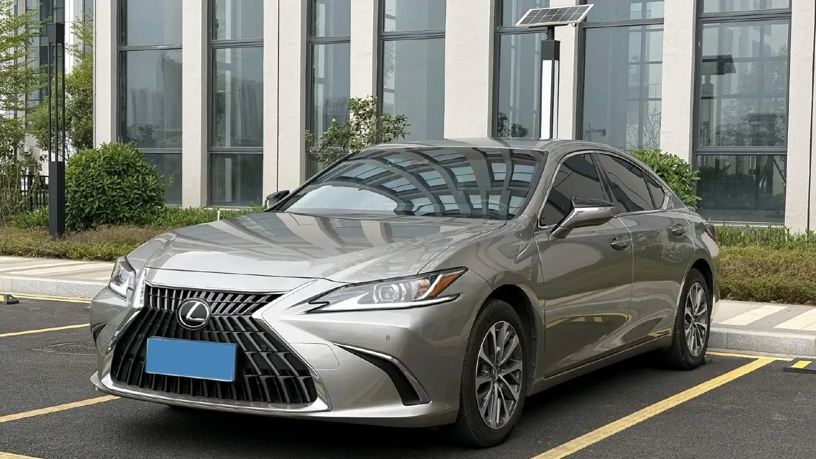 2022 Lexus ES 2.5L 178HP L4 E-CVT Hybrid,autocango,china used car exporter,china ev exporter,chinese used car exporter,chinese used ev exporter