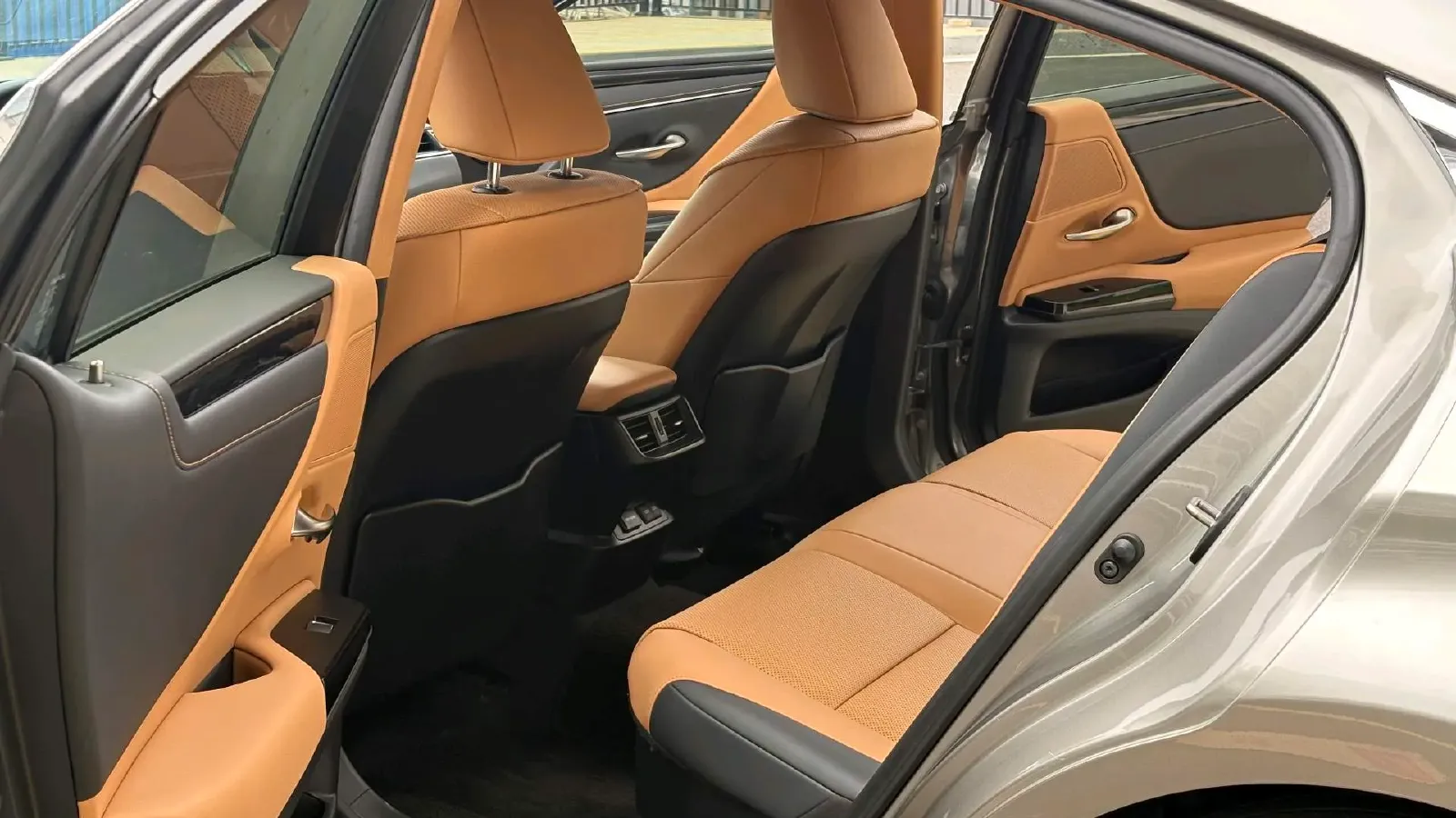 2022 Lexus ES 2.5L 178HP L4 E-CVT Hybrid,autocango,china used car exporter,china ev exporter,chinese used car exporter,chinese used ev exporter