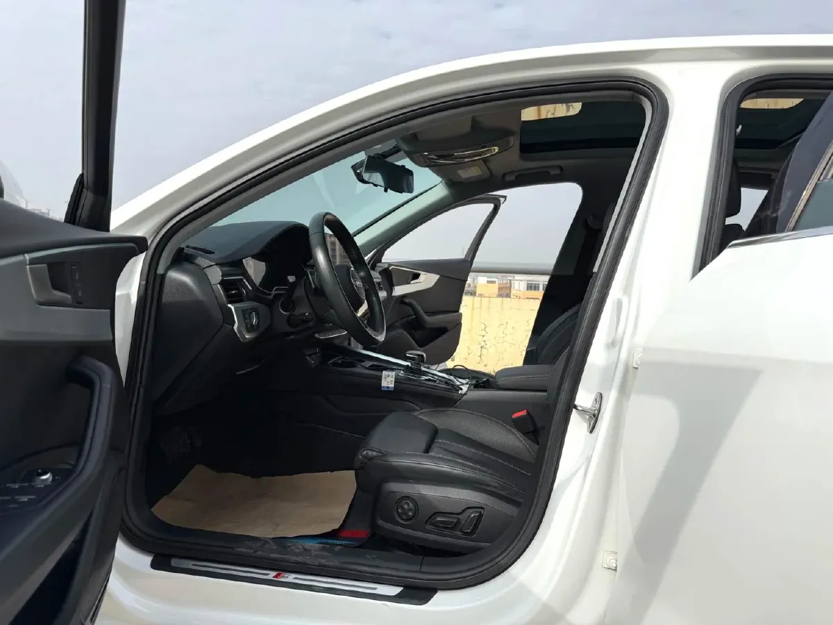 2020 Audi A4L 2.0T 190HP L4 7DCT,autocango,china used car exporter,china ev exporter,chinese used car exporter,chinese used ev exporter