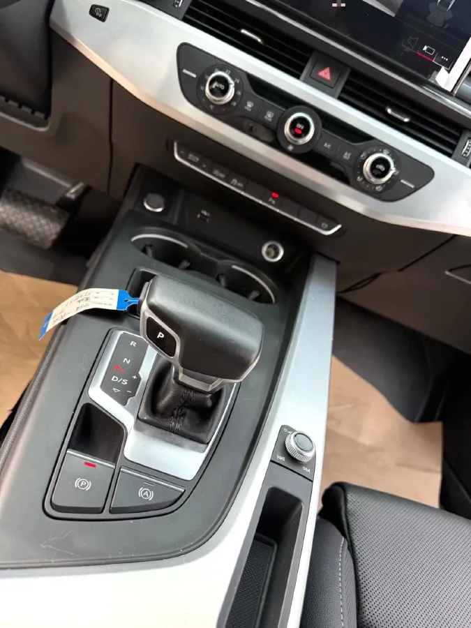 2020 Audi A4L 2.0T 190HP L4 7DCT,autocango,china used car exporter,china ev exporter,chinese used car exporter,chinese used ev exporter