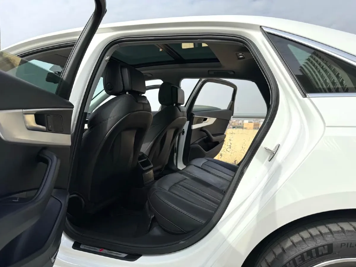 2020 Audi A4L 2.0T 190HP L4 7DCT,autocango,china used car exporter,china ev exporter,chinese used car exporter,chinese used ev exporter