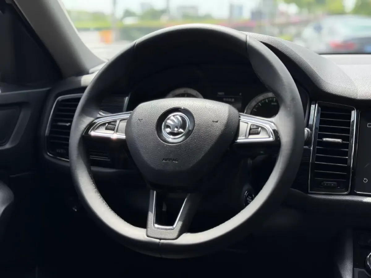 2017 Skoda Kodiak 1.8T 180HP L4 7DCT,autocango,china used car exporter,china ev exporter,chinese used car exporter,chinese used ev exporter