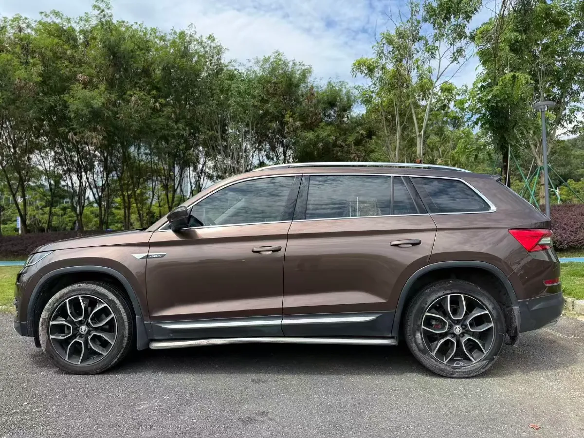 2017 Skoda Kodiak 1.8T 180HP L4 7DCT,autocango,china used car exporter,china ev exporter,chinese used car exporter,chinese used ev exporter