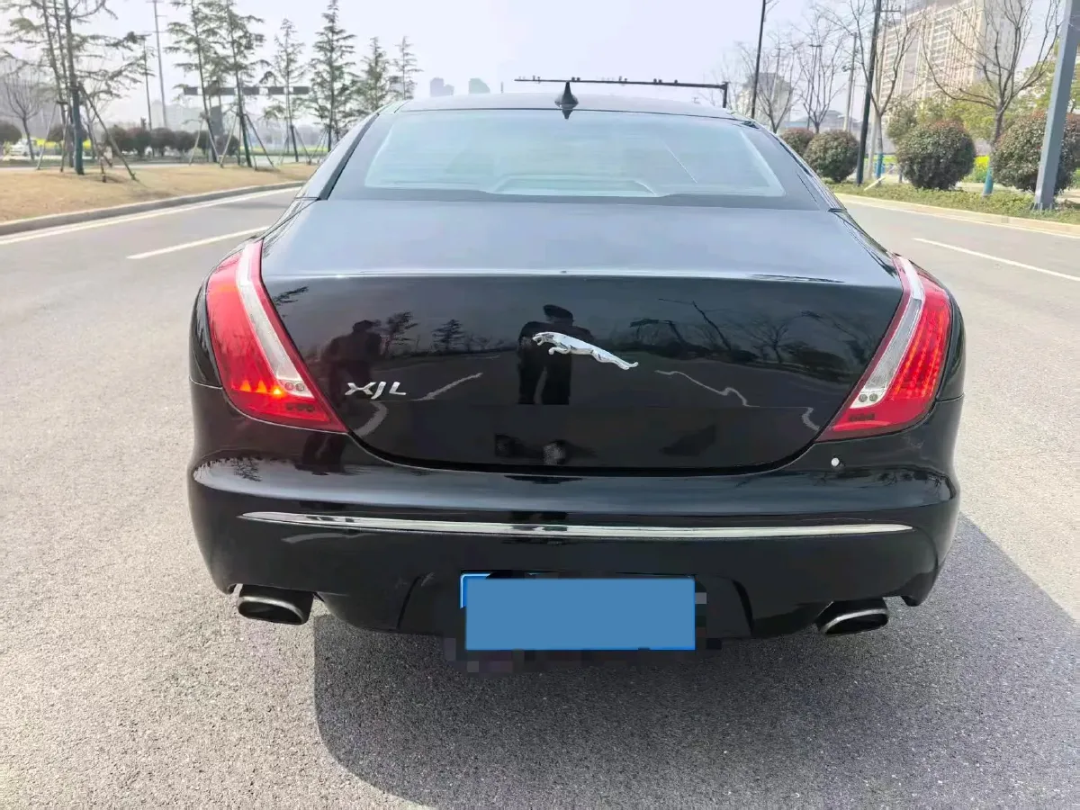 2013 Jaguar XJ 2.0T 240HP L4 8AT,autocango,china used car exporter,china ev exporter,chinese used car exporter,chinese used ev exporter
