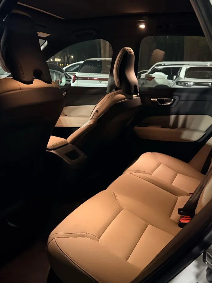 2024 Volvo XC60 2.0T 250HP L4 8AT,autocango,china used car exporter,china ev exporter,chinese used car exporter,chinese used ev exporter