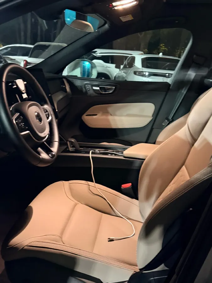 2024 Volvo XC60 2.0T 250HP L4 8AT,autocango,china used car exporter,china ev exporter,chinese used car exporter,chinese used ev exporter