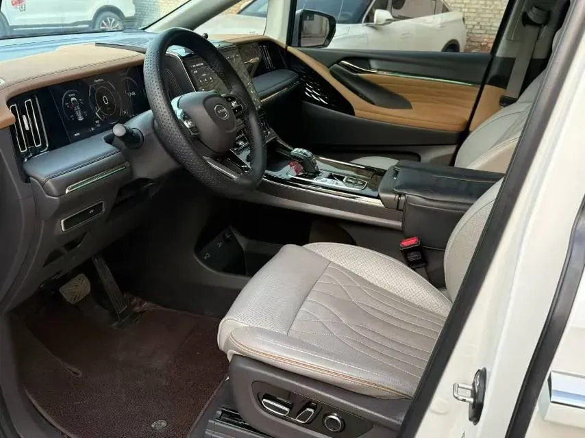 2023 GAC Trumpchi M8 2.0T 252HP L4 8AT,autocango,china used car exporter,china ev exporter,chinese used car exporter,chinese used ev exporter