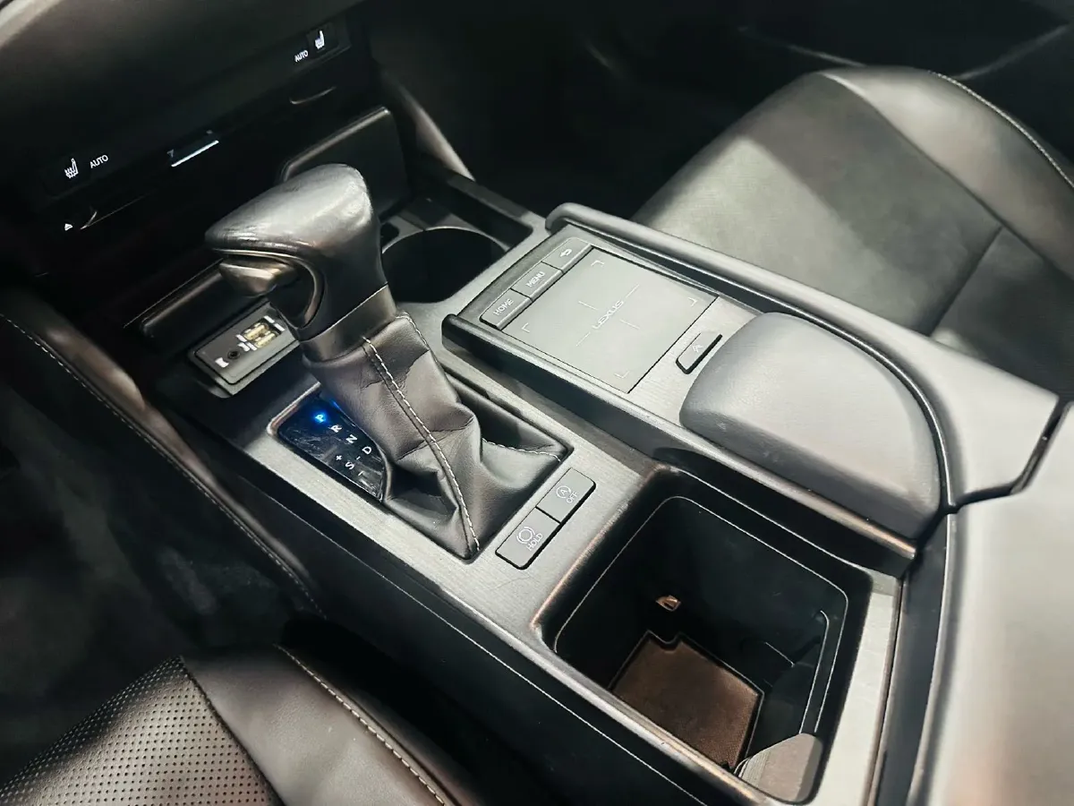 2018 Lexus ES 2.0L 167HP L4 6AT,autocango,china used car exporter,china ev exporter,chinese used car exporter,chinese used ev exporter