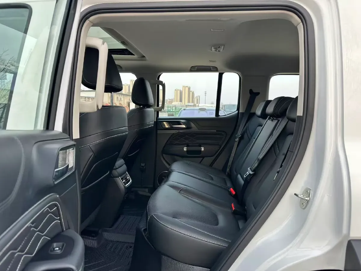 2025 Tank 300 2.0T 252HP L4 9AT PHEV,autocango,china used car exporter,china ev exporter,chinese used car exporter,chinese used ev exporter