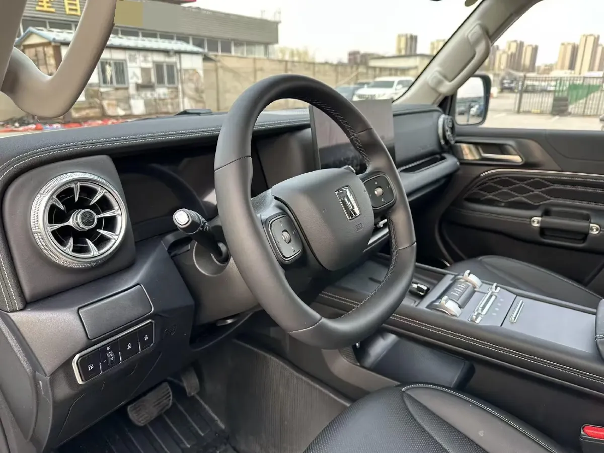 2025 Tank 300 2.0T 252HP L4 9AT PHEV,autocango,china used car exporter,china ev exporter,chinese used car exporter,chinese used ev exporter