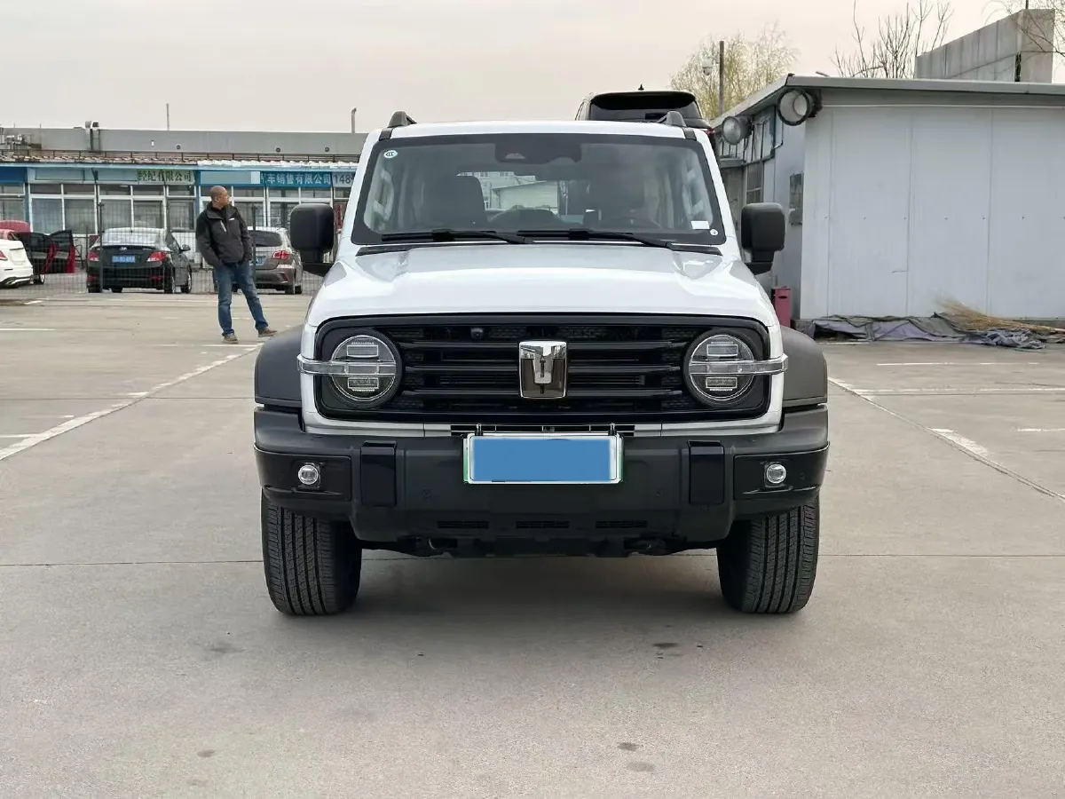 2025 Tank 300 2.0T 252HP L4 9AT PHEV,autocango,china used car exporter,china ev exporter,chinese used car exporter,chinese used ev exporter