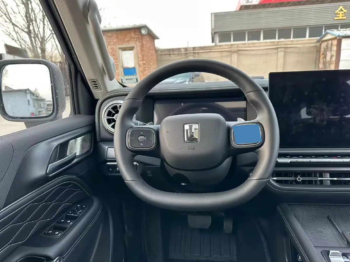 2025 Tank 300 2.0T 252HP L4 9AT PHEV,autocango,china used car exporter,china ev exporter,chinese used car exporter,chinese used ev exporter