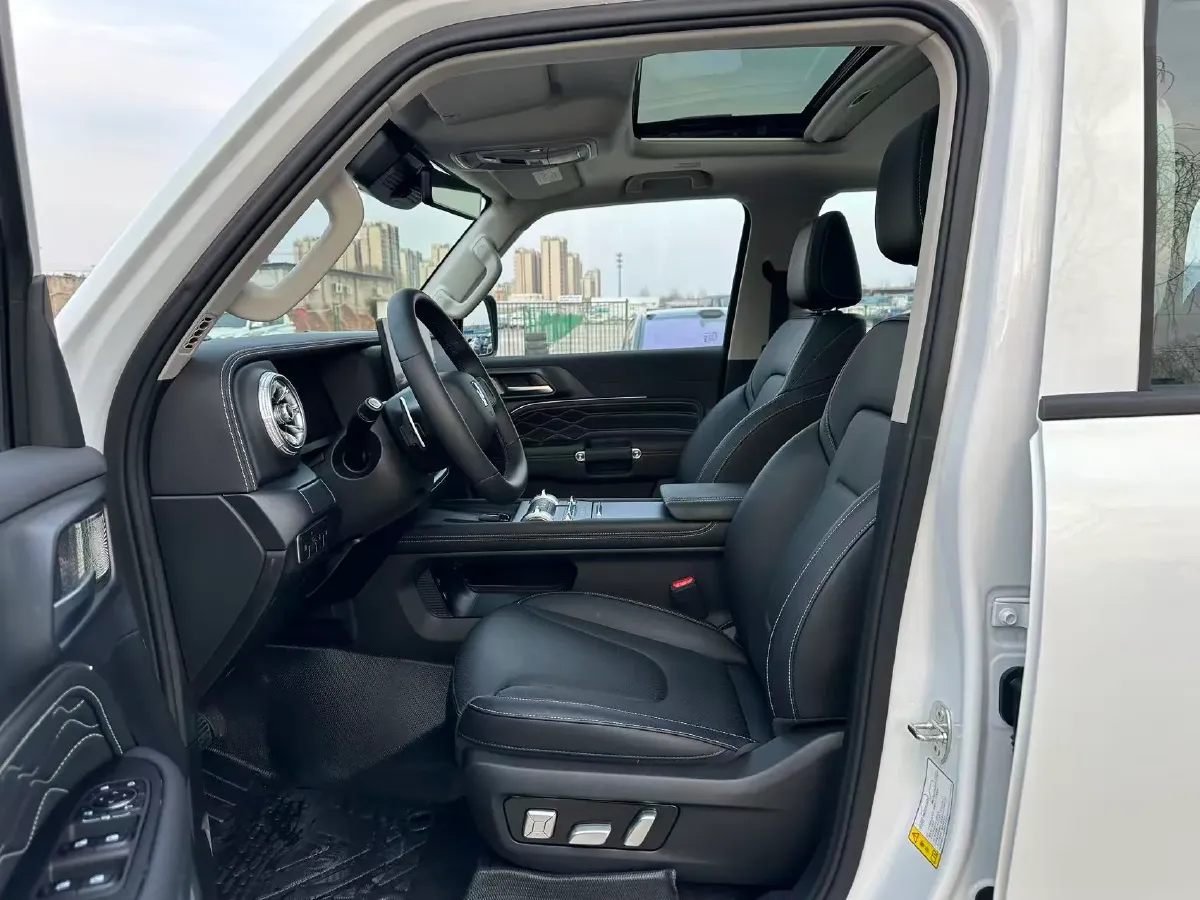 2025 Tank 300 2.0T 252HP L4 9AT PHEV,autocango,china used car exporter,china ev exporter,chinese used car exporter,chinese used ev exporter