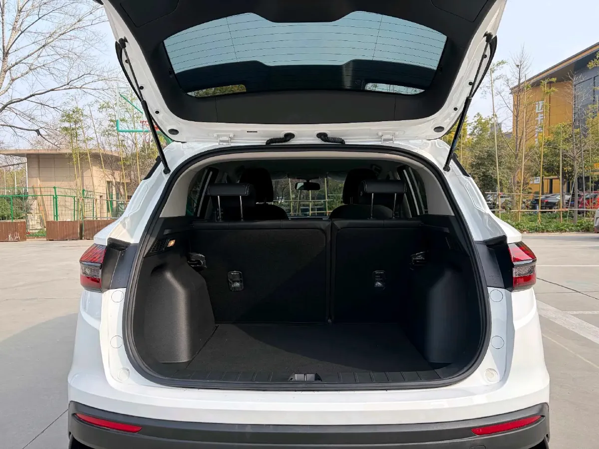 2025 Geely Coolray 1.5L 126HP L4 5MT,autocango,china used car exporter,china ev exporter,chinese used car exporter,chinese used ev exporter