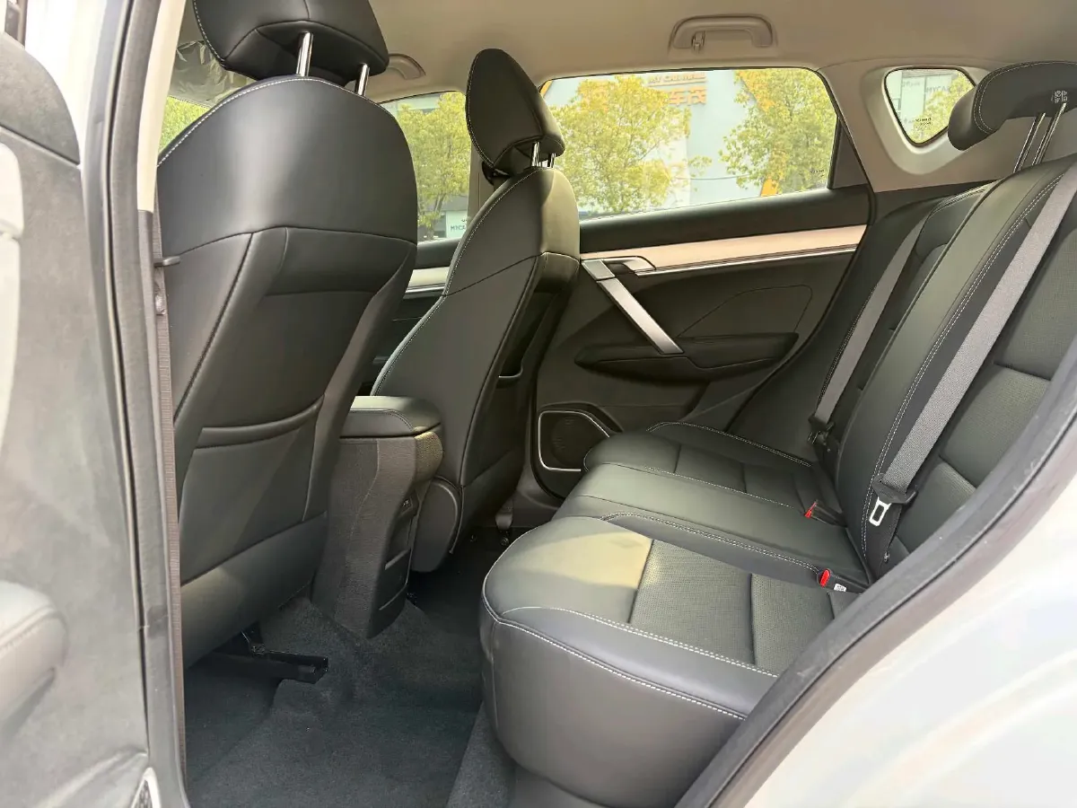 2025 Geely Coolray 1.5L 126HP L4 5MT,autocango,china used car exporter,china ev exporter,chinese used car exporter,chinese used ev exporter