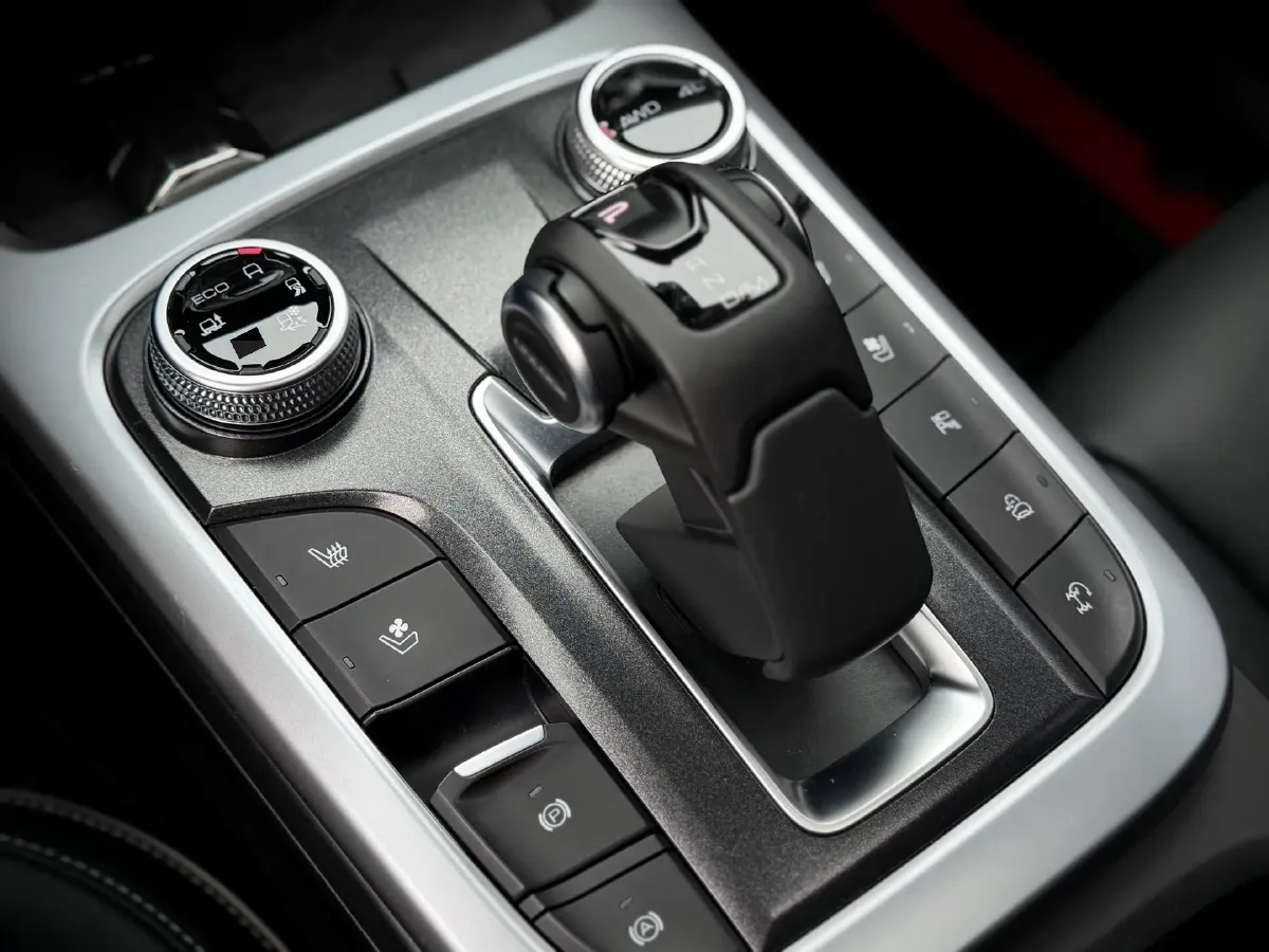 2023 Tank 300 2.0T 227HP L4 8AT,autocango,china used car exporter,china ev exporter,chinese used car exporter,chinese used ev exporter