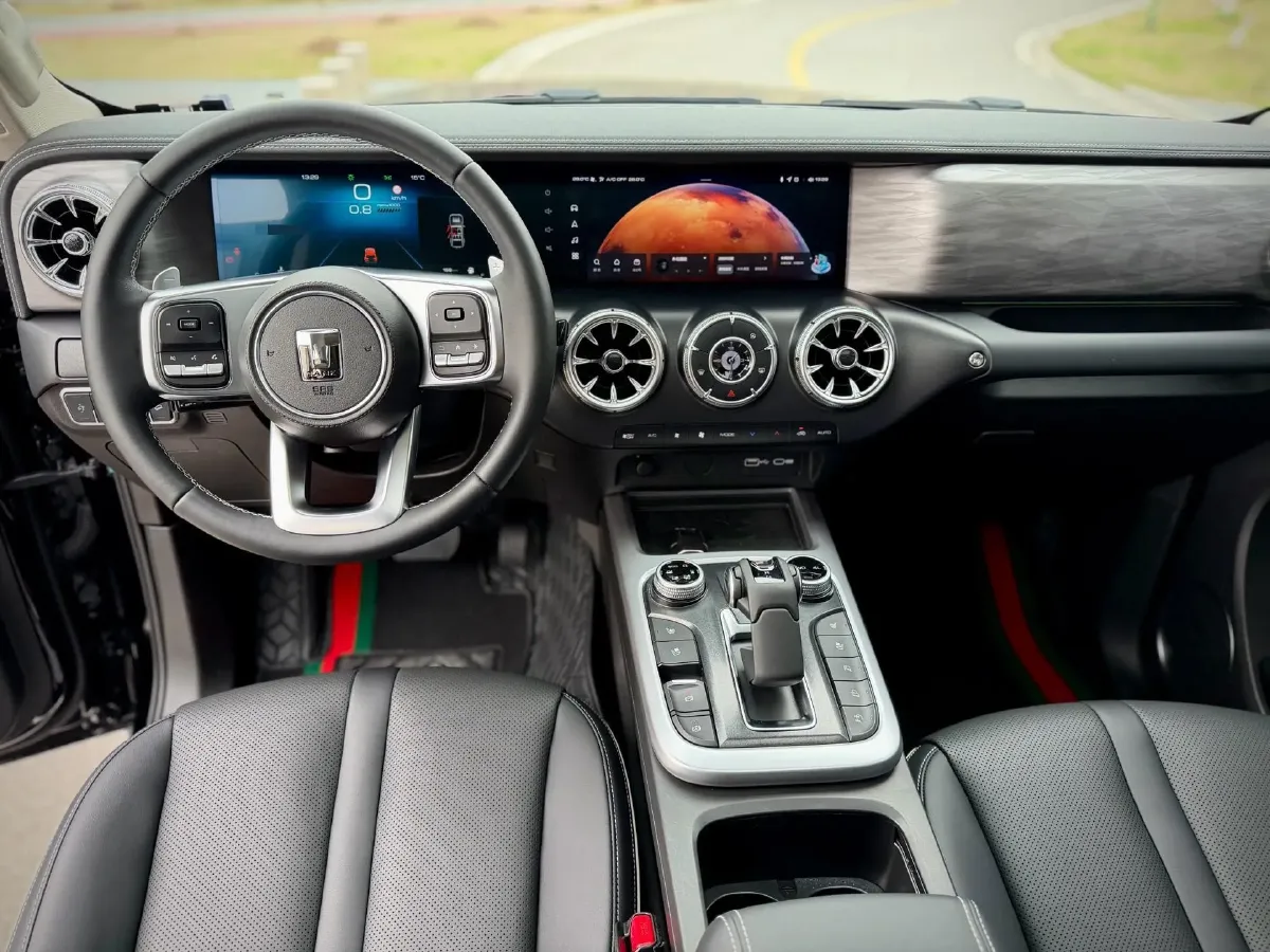 2023 Tank 300 2.0T 227HP L4 8AT,autocango,china used car exporter,china ev exporter,chinese used car exporter,chinese used ev exporter