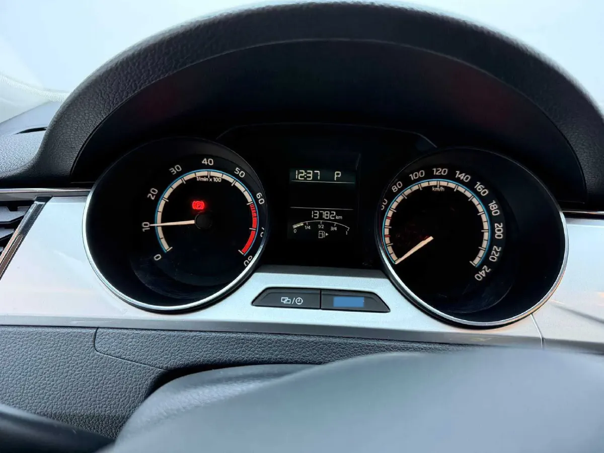 2022 Skoda Rapid 1.5L 112HP L4 6AT,autocango,china used car exporter,china ev exporter,chinese used car exporter,chinese used ev exporter