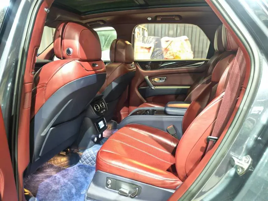 2018 Bentley Bentayga 4.0T 550HP V8 8AT,autocango,china used car exporter,china ev exporter,chinese used car exporter,chinese used ev exporter