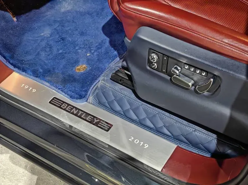 2018 Bentley Bentayga 4.0T 550HP V8 8AT,autocango,china used car exporter,china ev exporter,chinese used car exporter,chinese used ev exporter