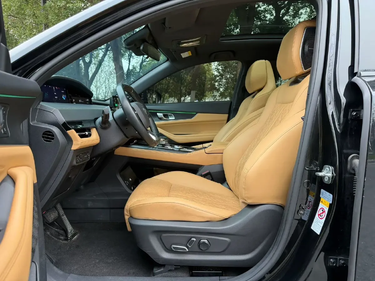 2021 ChangAn UNI-K 2.0T 233HP L4 8AT,autocango,china used car exporter,china ev exporter,chinese used car exporter,chinese used ev exporter