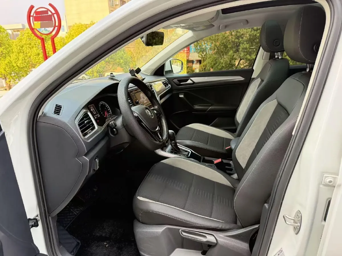 2019 Volkswagen T-Roc 1.4T 131HP L4 7DCT,autocango,china used car exporter,china ev exporter,chinese used car exporter,chinese used ev exporter