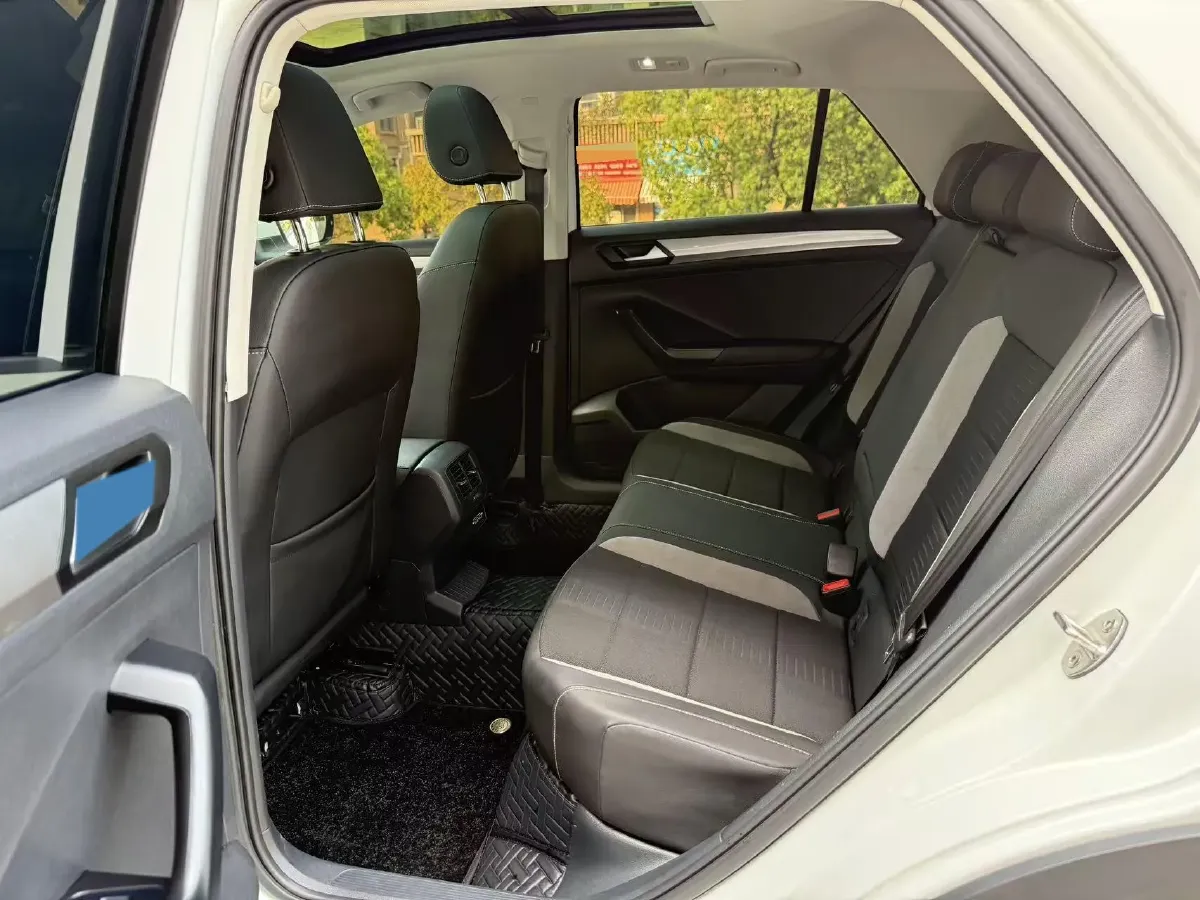 2019 Volkswagen T-Roc 1.4T 131HP L4 7DCT,autocango,china used car exporter,china ev exporter,chinese used car exporter,chinese used ev exporter