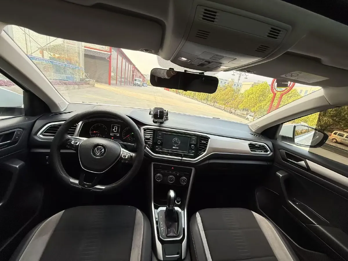 2019 Volkswagen T-Roc 1.4T 131HP L4 7DCT,autocango,china used car exporter,china ev exporter,chinese used car exporter,chinese used ev exporter