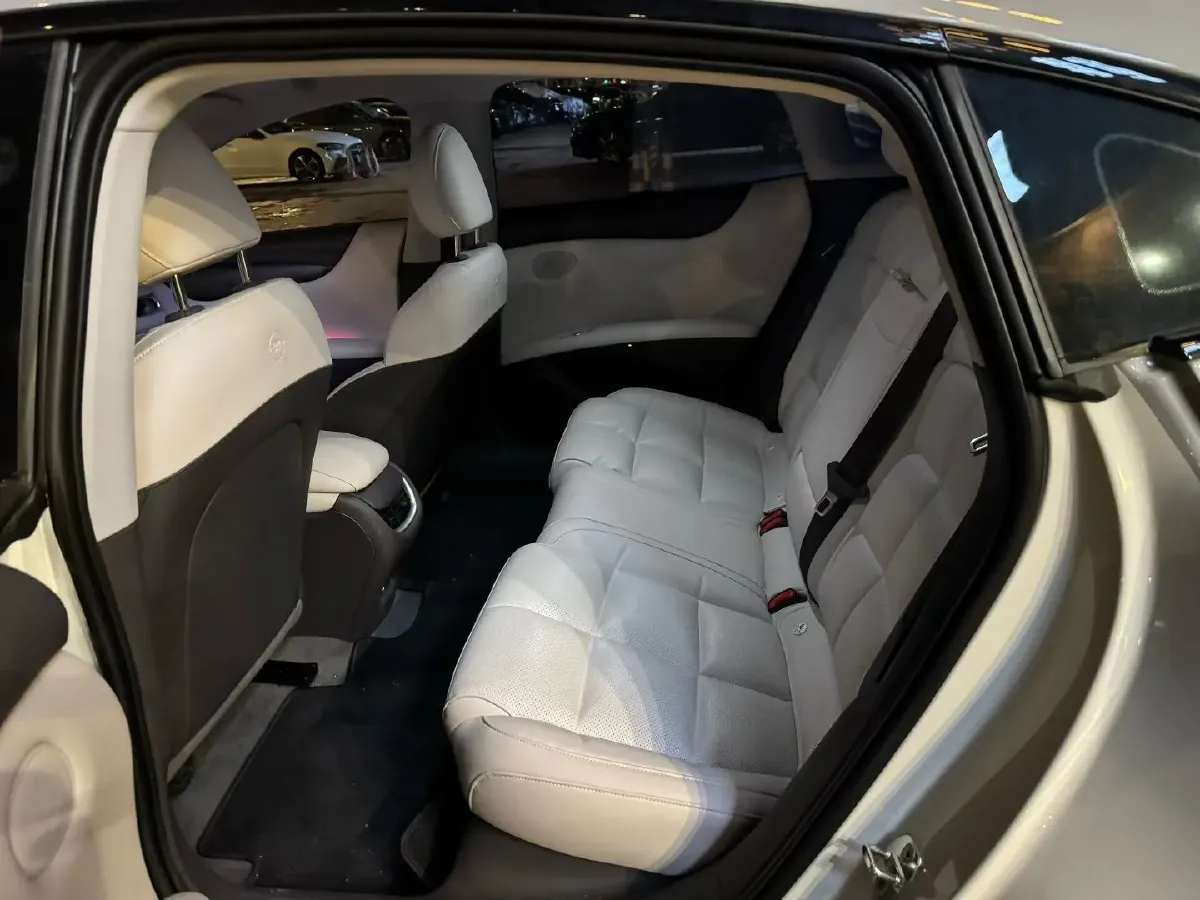 2024 IM L6 BEV 83KWH,autocango,china used car exporter,china ev exporter,chinese used car exporter,chinese used ev exporter