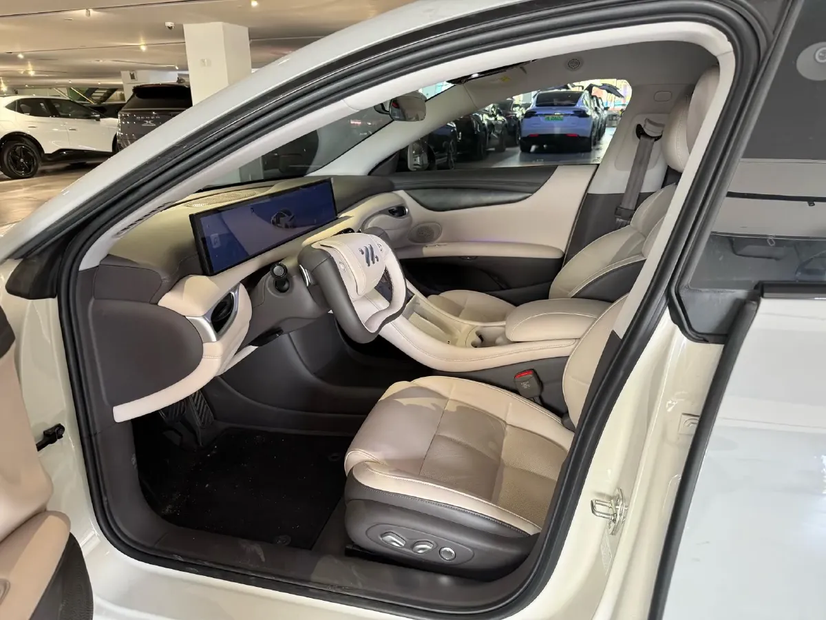 2024 IM L6 BEV 83KWH,autocango,china used car exporter,china ev exporter,chinese used car exporter,chinese used ev exporter