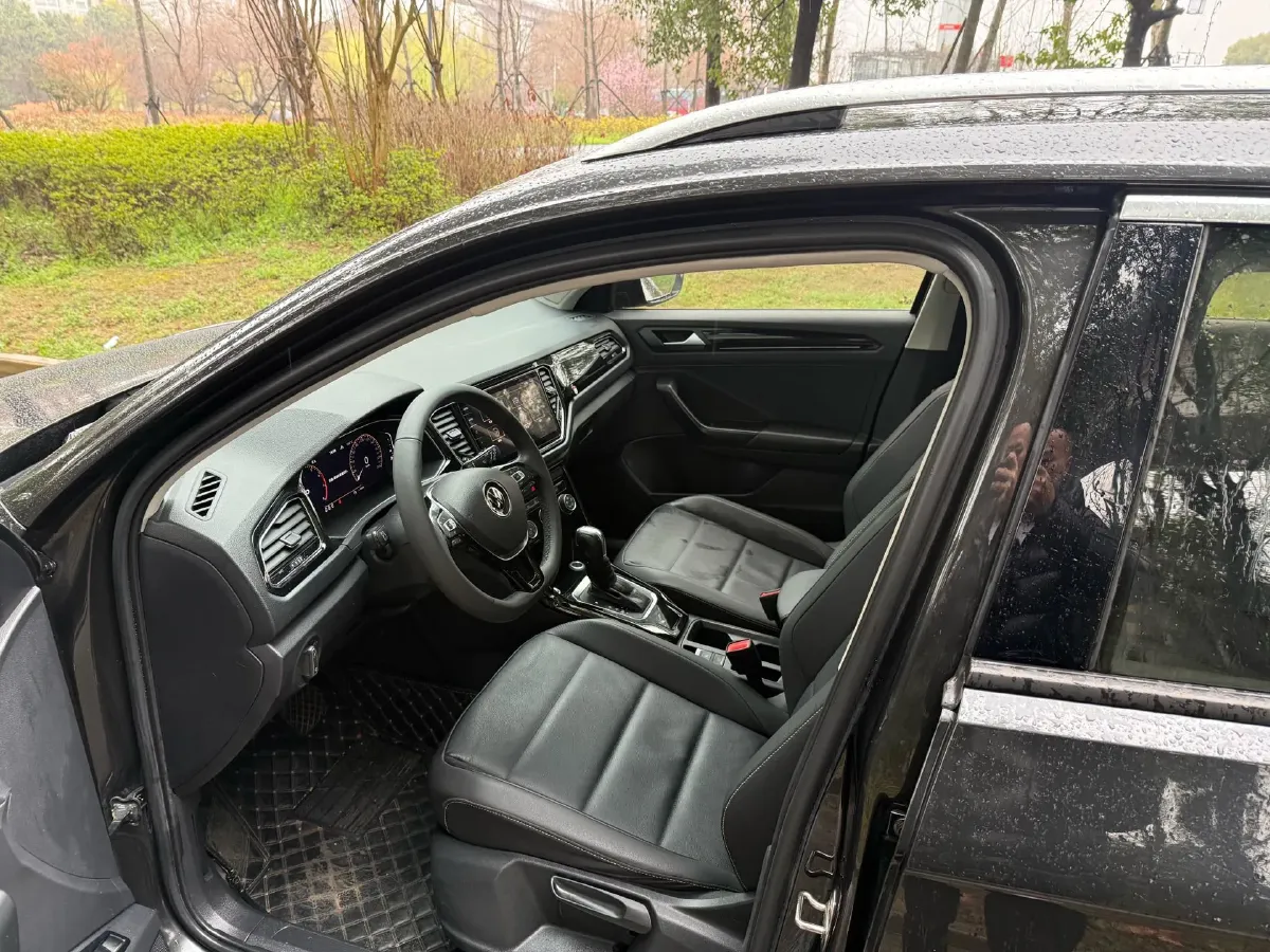 2021 Volkswagen T-Roc 1.4T 150HP L4 7DCT,autocango,china used car exporter,china ev exporter,chinese used car exporter,chinese used ev exporter