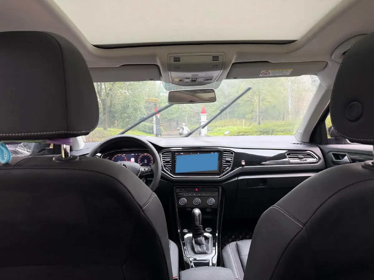 2021 Volkswagen T-Roc 1.4T 150HP L4 7DCT,autocango,china used car exporter,china ev exporter,chinese used car exporter,chinese used ev exporter