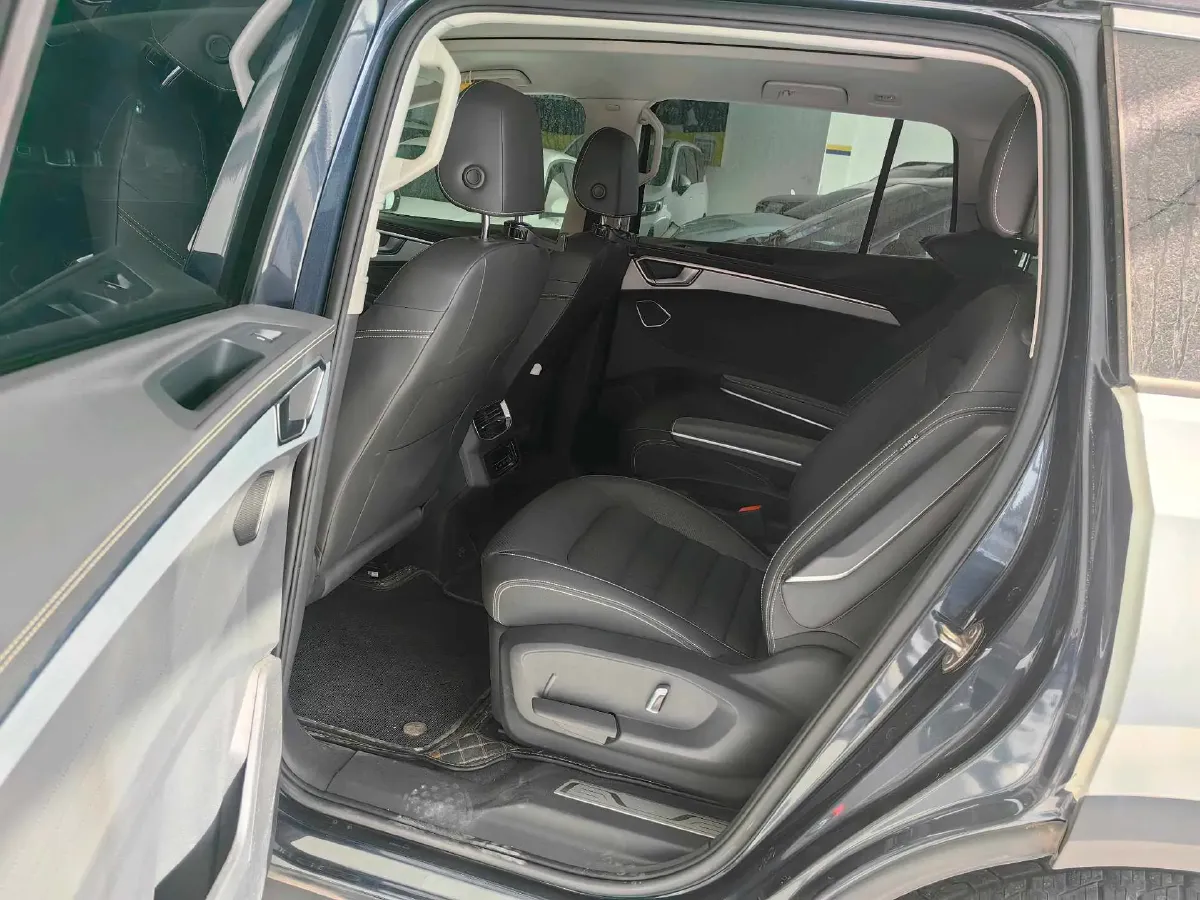 2021 Volkswagen Talagon 2.0T 220HP L4 7DCT,autocango,china used car exporter,china ev exporter,chinese used car exporter,chinese used ev exporter