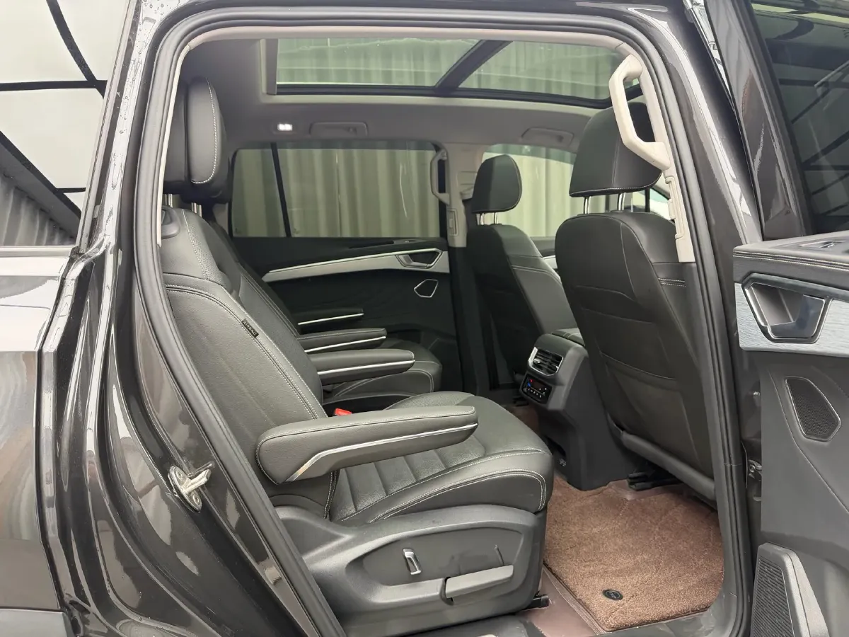 2021 Volkswagen Talagon 2.0T 220HP L4 7DCT,autocango,china used car exporter,china ev exporter,chinese used car exporter,chinese used ev exporter