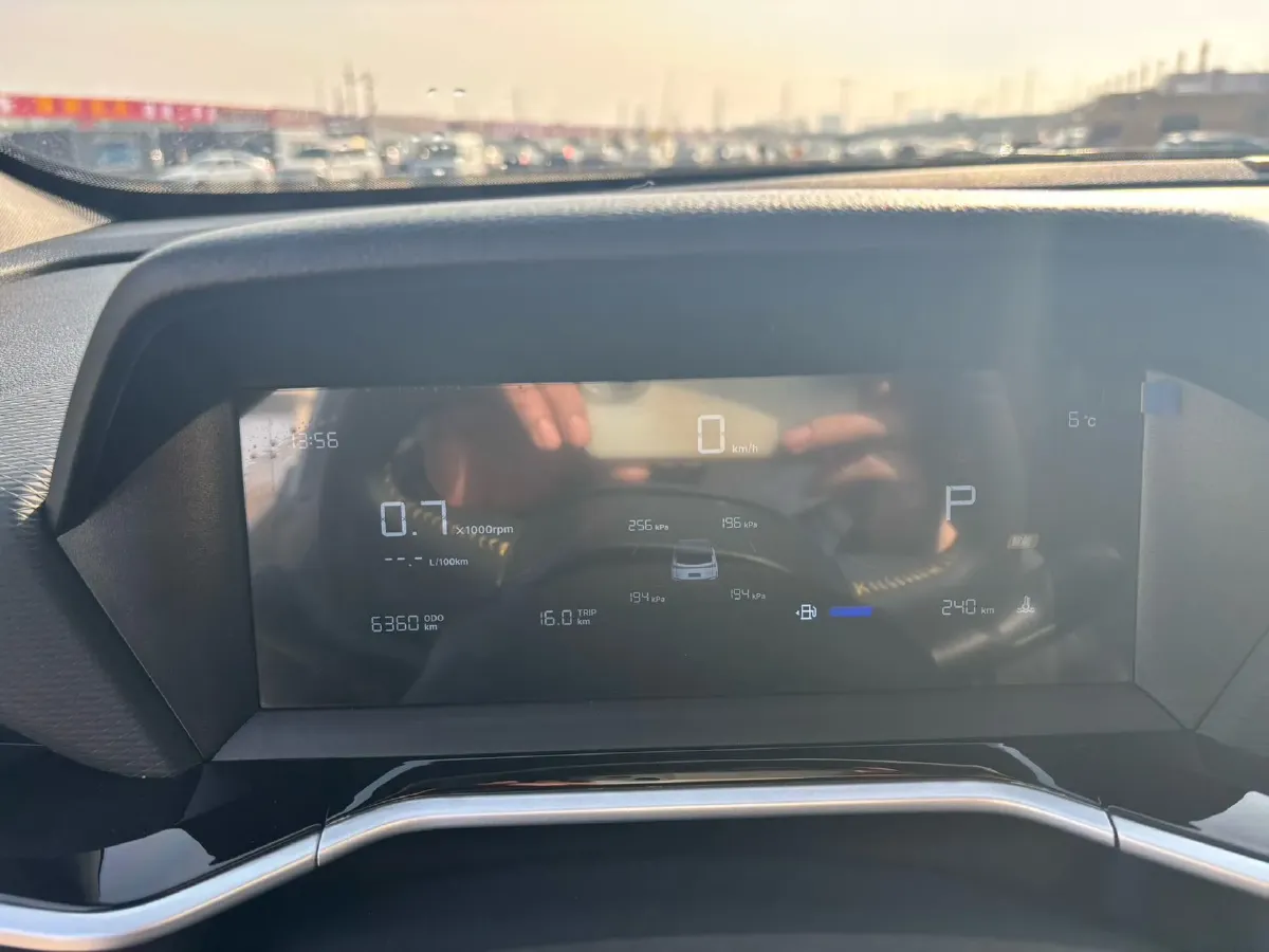 2025 Geely Coolray 1.5T 181HP L4 7DCT,autocango,china used car exporter,china ev exporter,chinese used car exporter,chinese used ev exporter