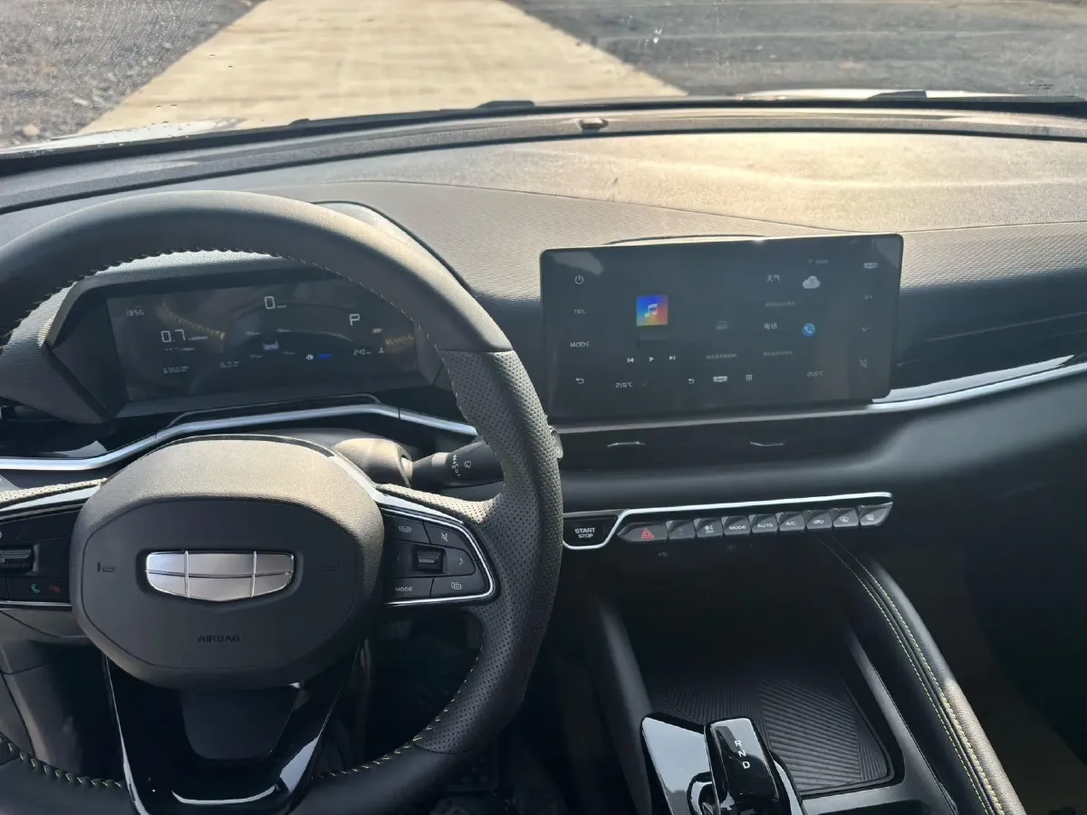 2025 Geely Coolray 1.5T 181HP L4 7DCT,autocango,china used car exporter,china ev exporter,chinese used car exporter,chinese used ev exporter