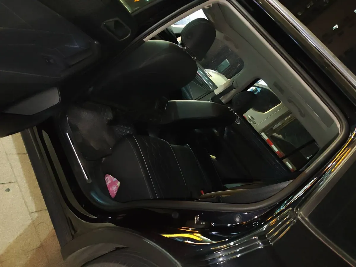 2024 Volkswagen Tiguan L 2.0T 186HP L4 7DCT,autocango,china used car exporter,china ev exporter,chinese used car exporter,chinese used ev exporter