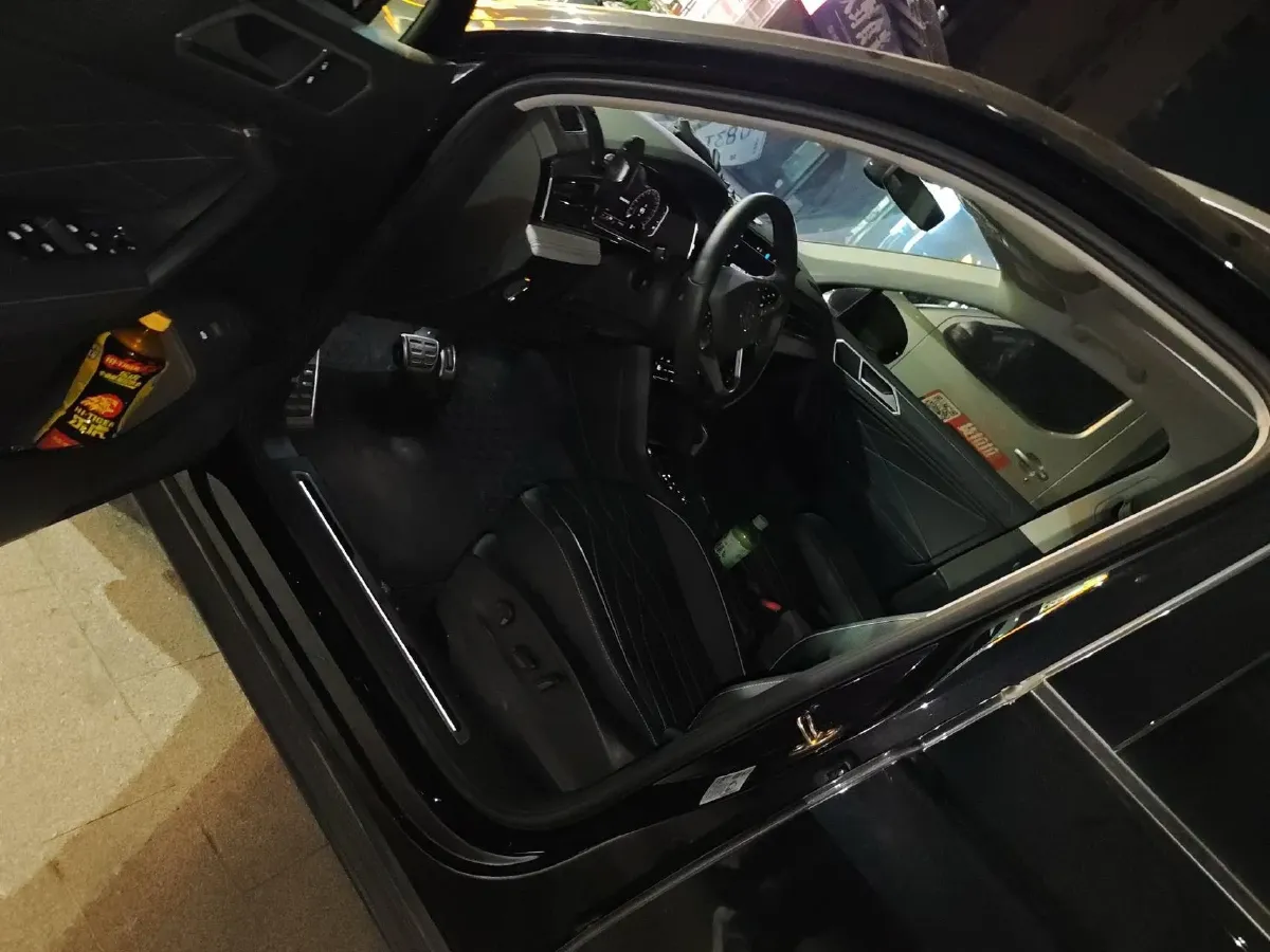 2024 Volkswagen Tiguan L 2.0T 186HP L4 7DCT,autocango,china used car exporter,china ev exporter,chinese used car exporter,chinese used ev exporter