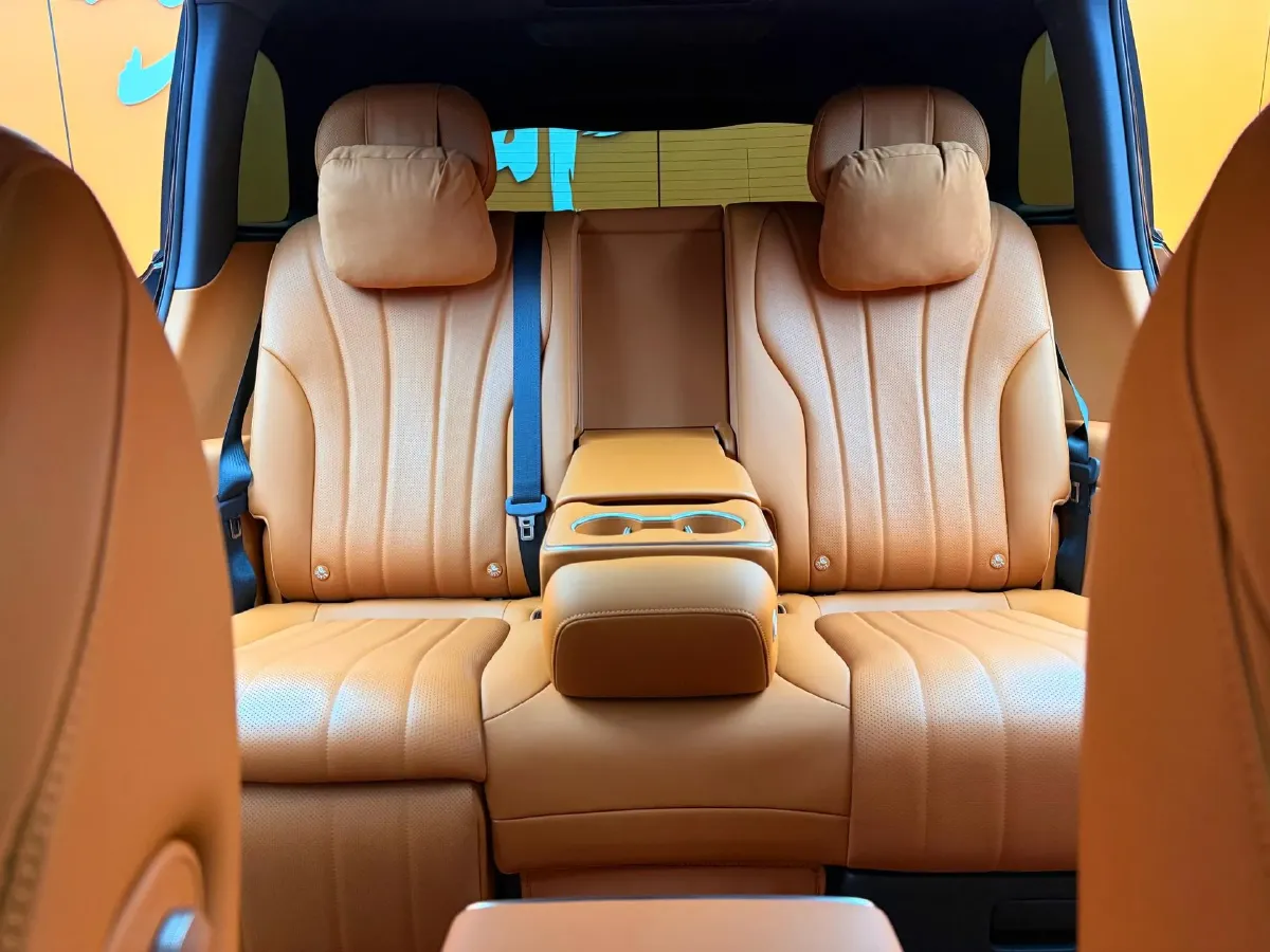 2025 AITO AITO M8 REEV 160HP REEV 53.4KWH,autocango,china used car exporter,china ev exporter,chinese used car exporter,chinese used ev exporter