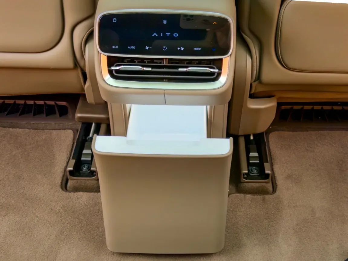 2025 AITO AITO M8 BEV,autocango,china used car exporter,china ev exporter,chinese used car exporter,chinese used ev exporter