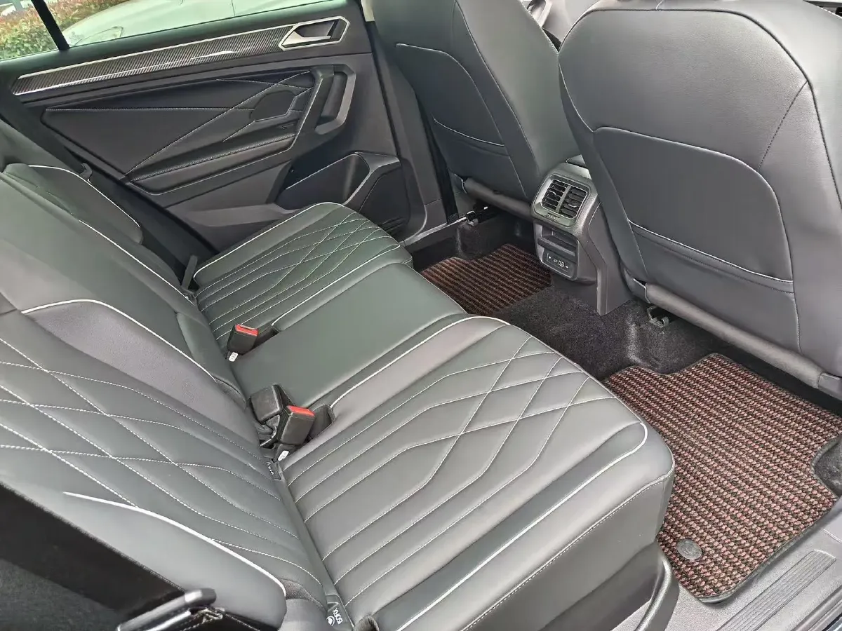2025 Volkswagen Tiguan L 2.0T 186HP L4 7DCT,autocango,china used car exporter,china ev exporter,chinese used car exporter,chinese used ev exporter