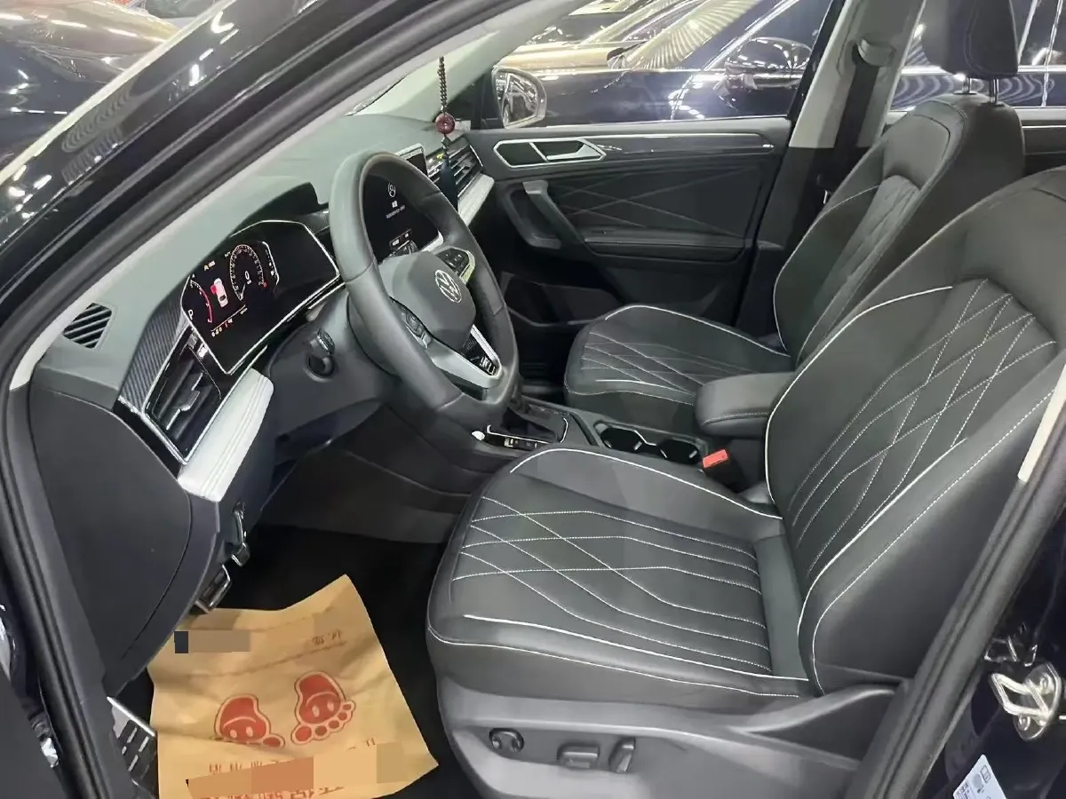 2025 Volkswagen Tiguan L 2.0T 186HP L4 7DCT,autocango,china used car exporter,china ev exporter,chinese used car exporter,chinese used ev exporter