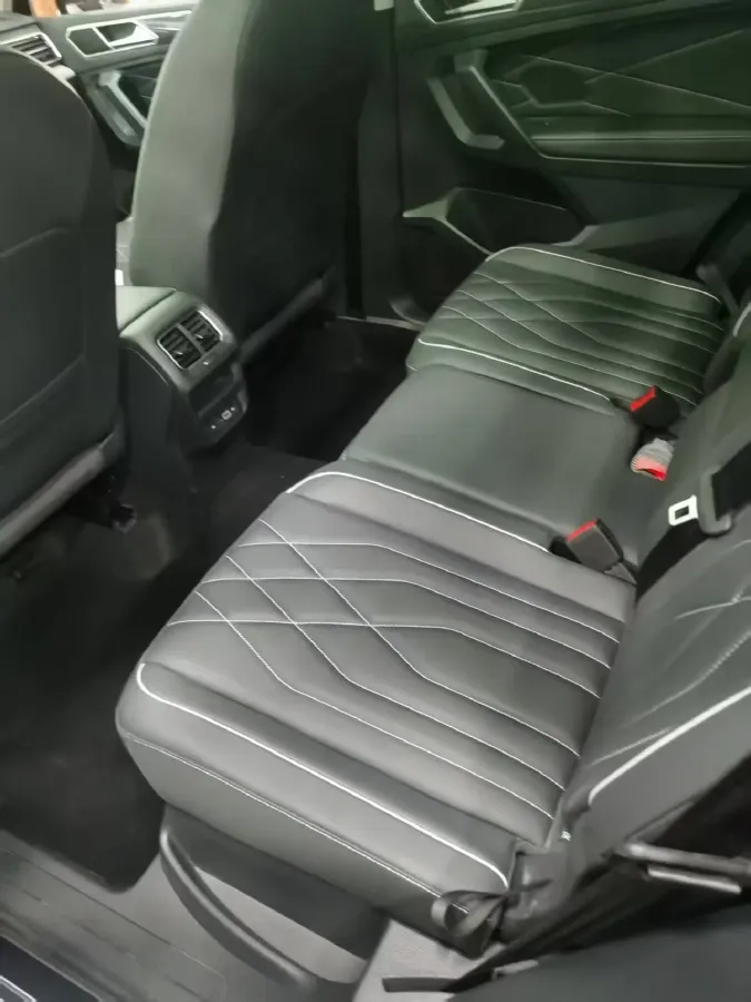 2025 Volkswagen Tiguan L 2.0T 186HP L4 7DCT,autocango,china used car exporter,china ev exporter,chinese used car exporter,chinese used ev exporter