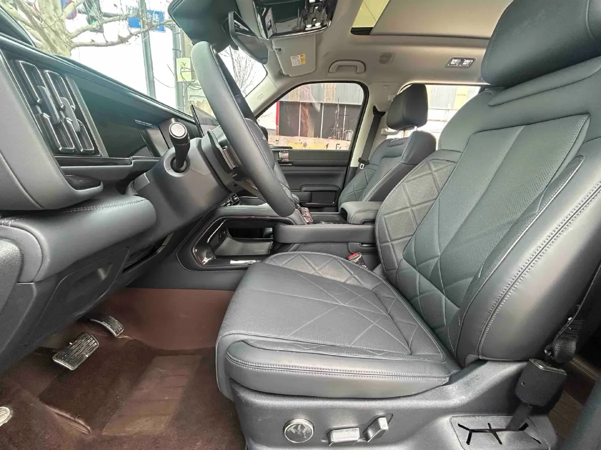 2025 FangChengBao Bao 5 1.5T 194HP L4 E-CVT PHEV 31.8KWH,autocango,china used car exporter,china ev exporter,chinese used car exporter,chinese used ev exporter