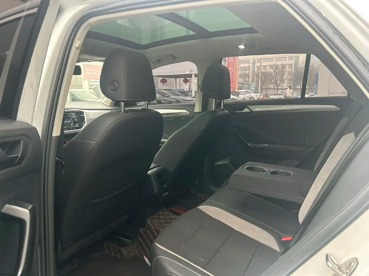 2020 Volkswagen T-Roc 1.4T 150HP L4 7DCT,autocango,china used car exporter,china ev exporter,chinese used car exporter,chinese used ev exporter