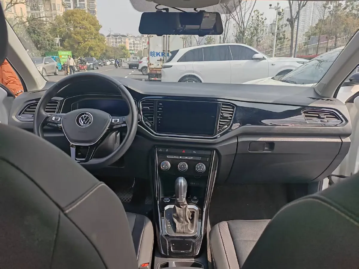 2022 Volkswagen T-Roc 1.4T 150HP L4 7DCT,autocango,china used car exporter,china ev exporter,chinese used car exporter,chinese used ev exporter