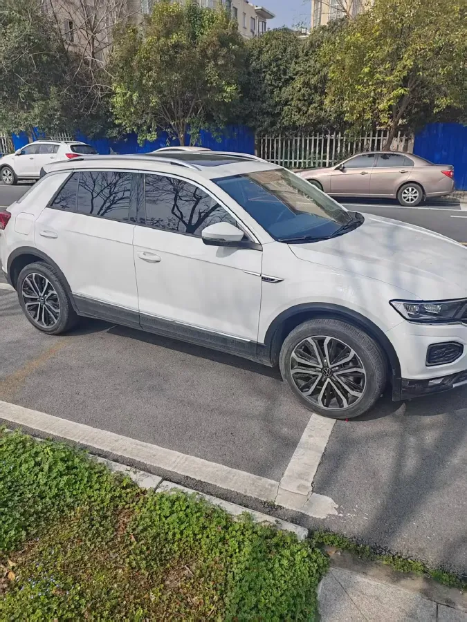 2022 Volkswagen T-Roc 1.4T 150HP L4 7DCT,autocango,china used car exporter,china ev exporter,chinese used car exporter,chinese used ev exporter